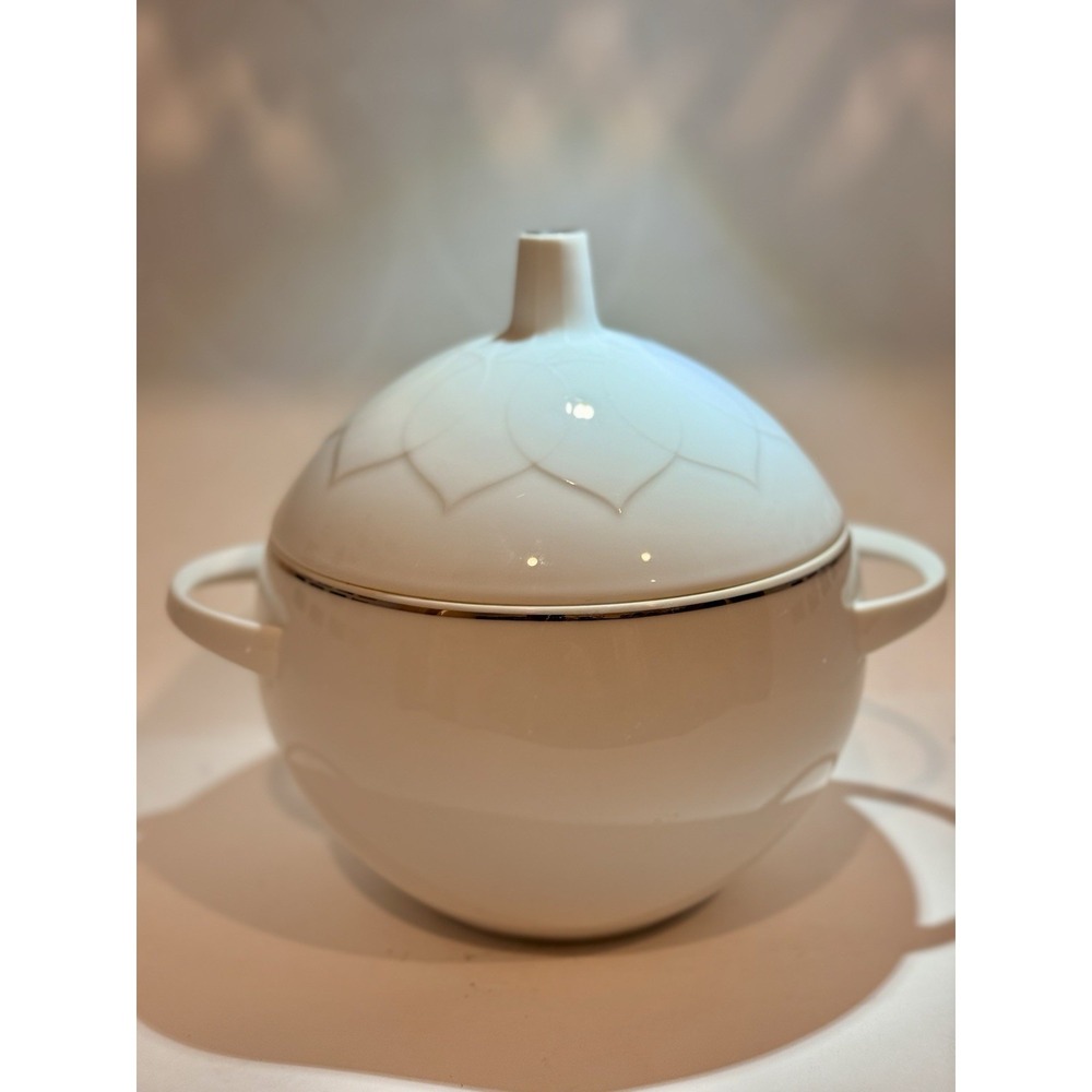 Rosenthal Germany Lotus 9010 Covered Sugar Bowl Platinum‎ Trim